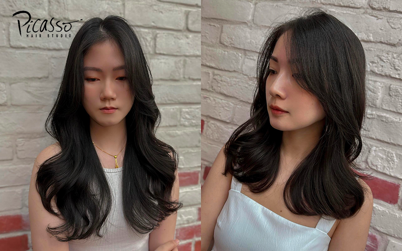 Soft waves hairstyle for a natural, elegant look.